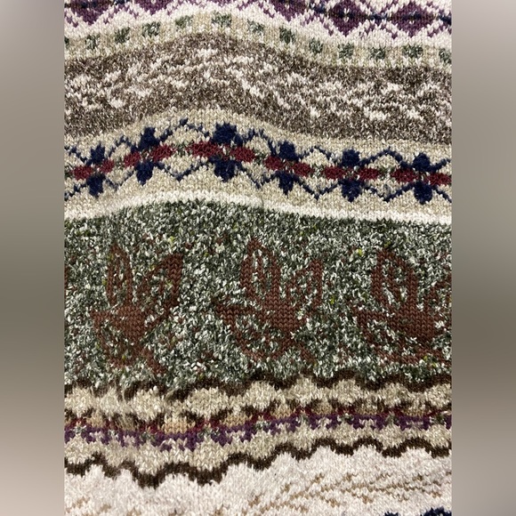 Northern Reflections V-neck Vest - Picture 4 of 8